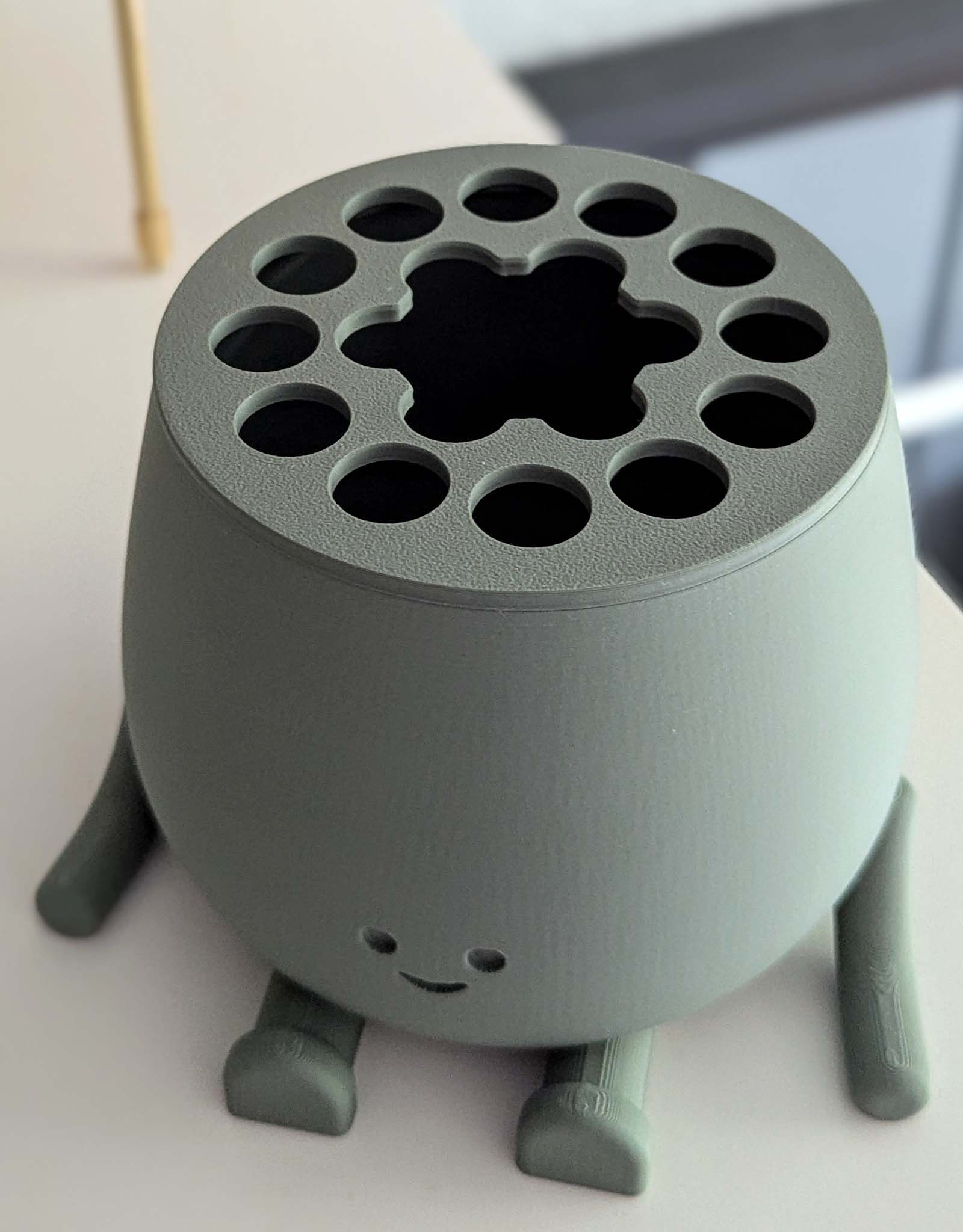Happy pencil holder