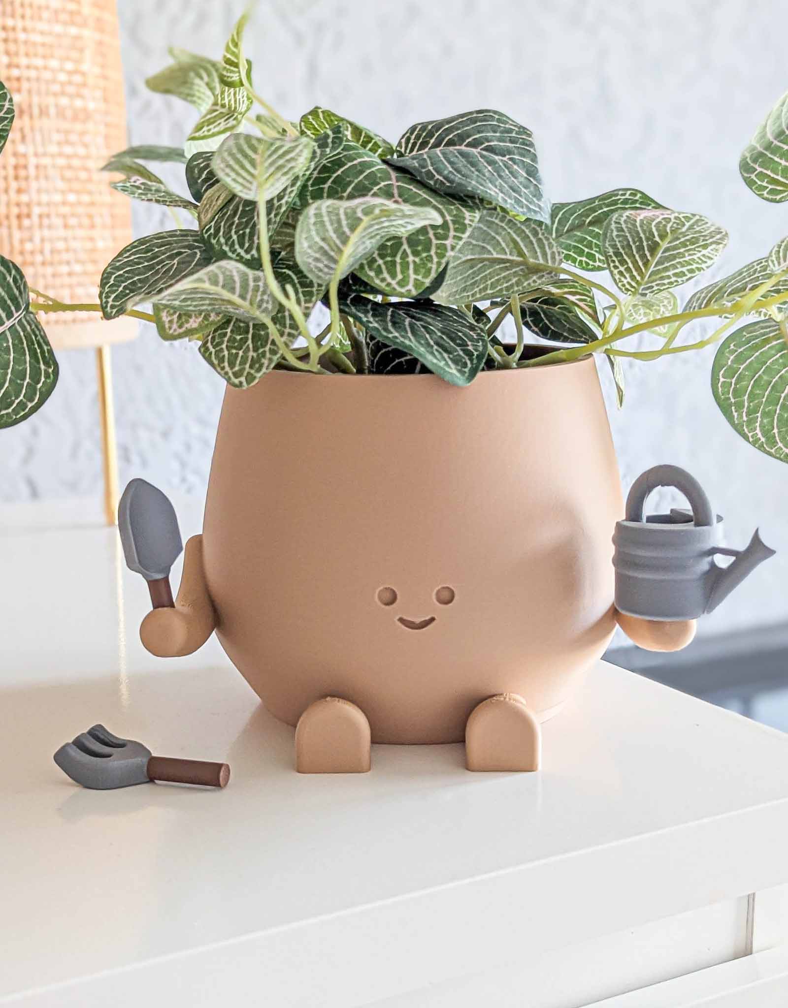 Happy gardener plant pot