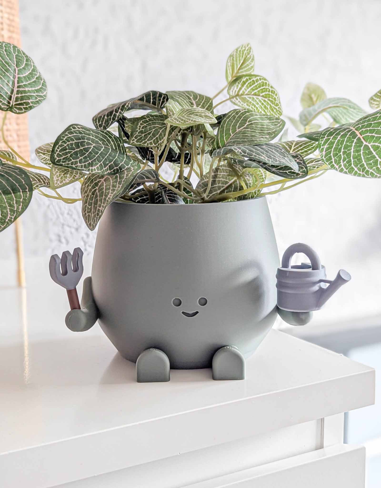 Happy gardener plant pot