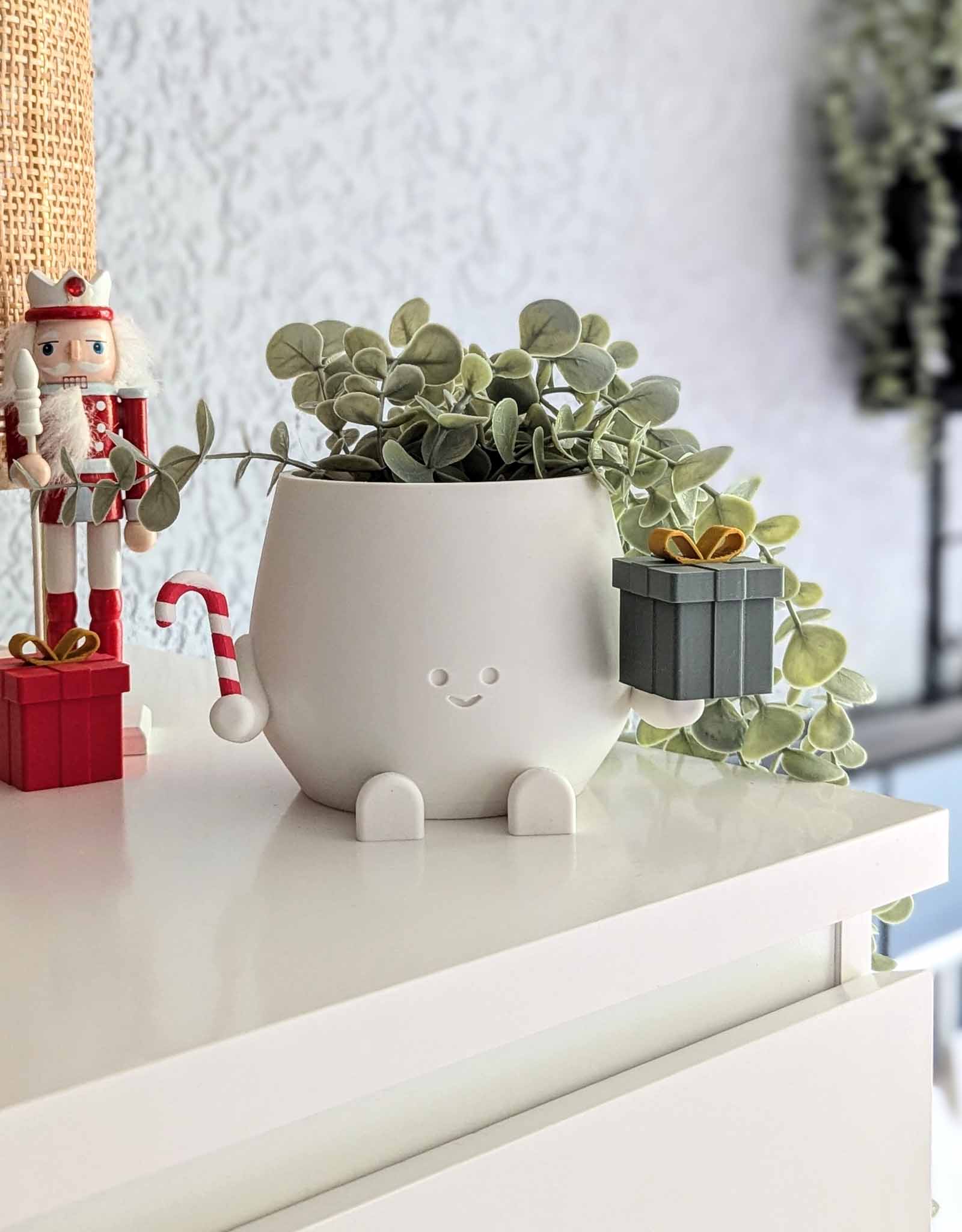 Happy Christmas plant pot 