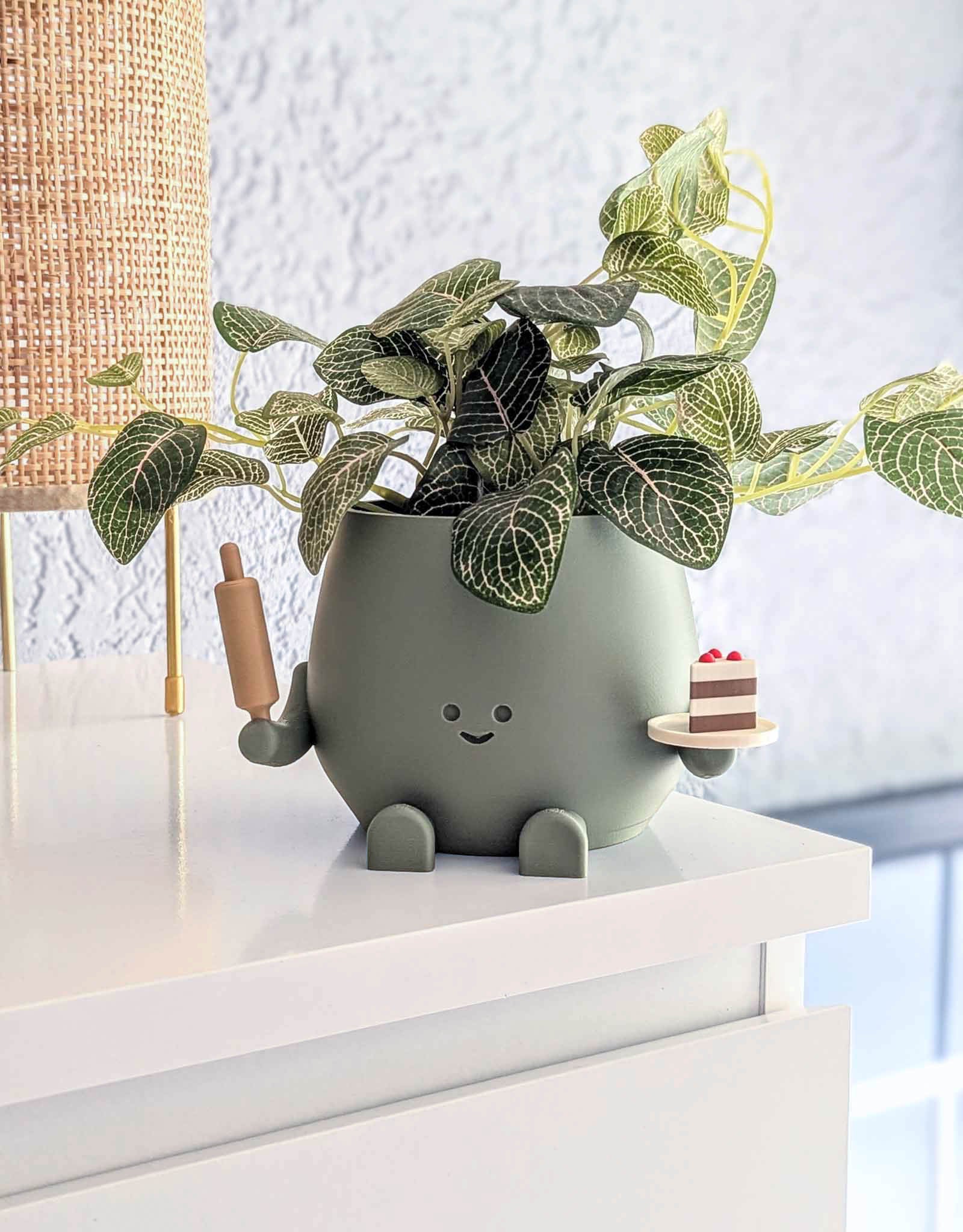 Happy baker plant pot