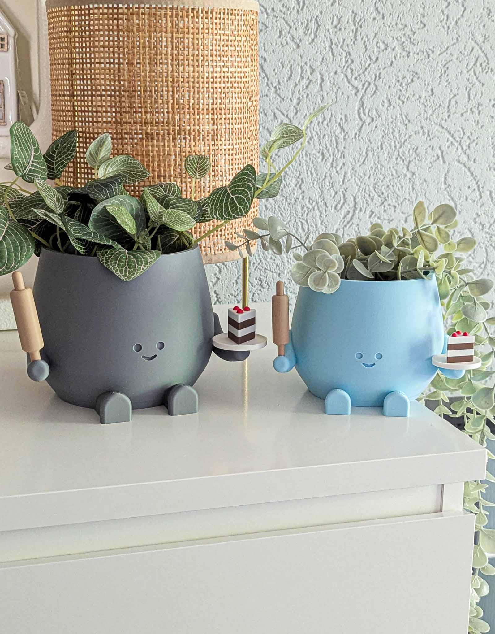 Happy baker plant pot
