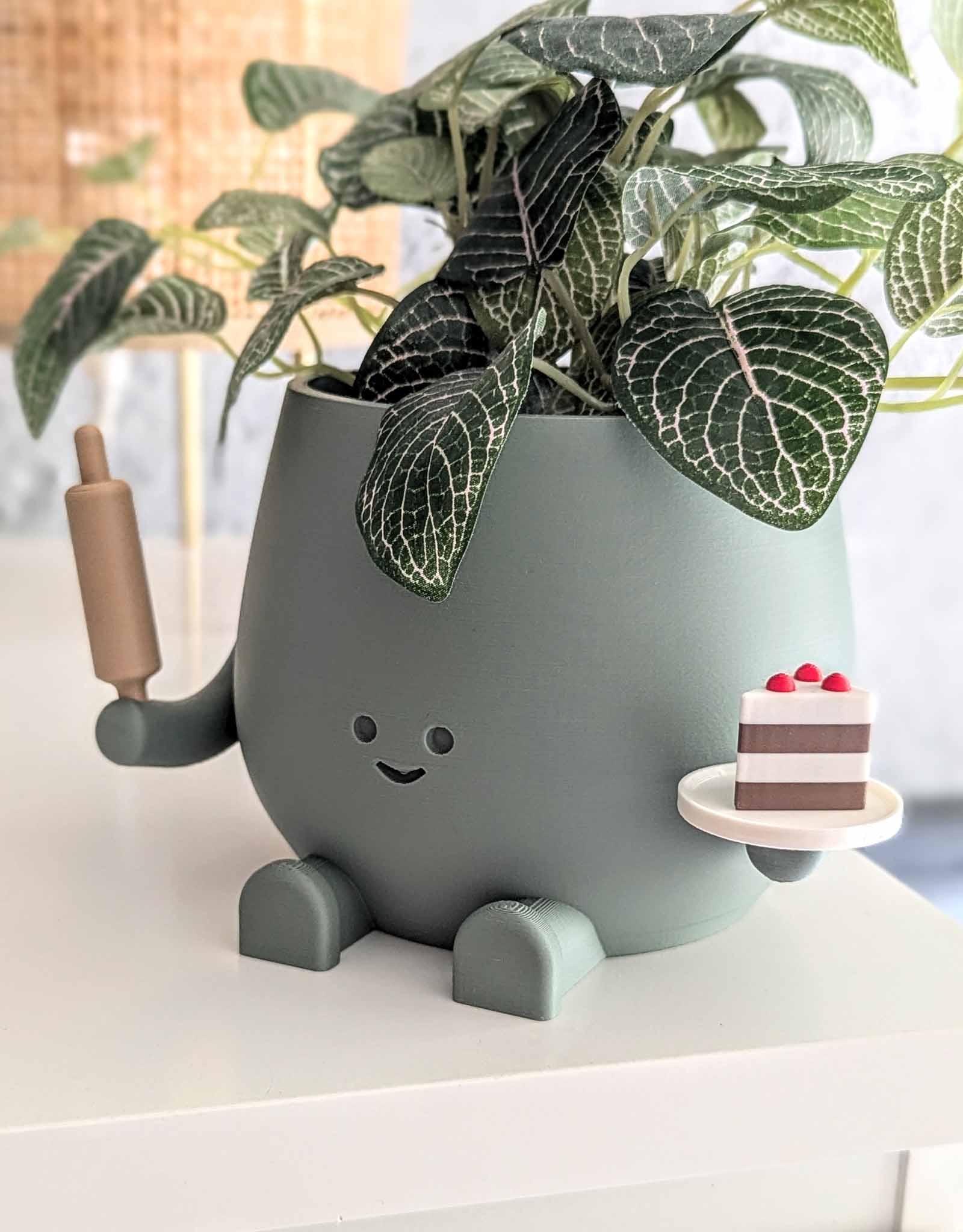 Happy baker plant pot