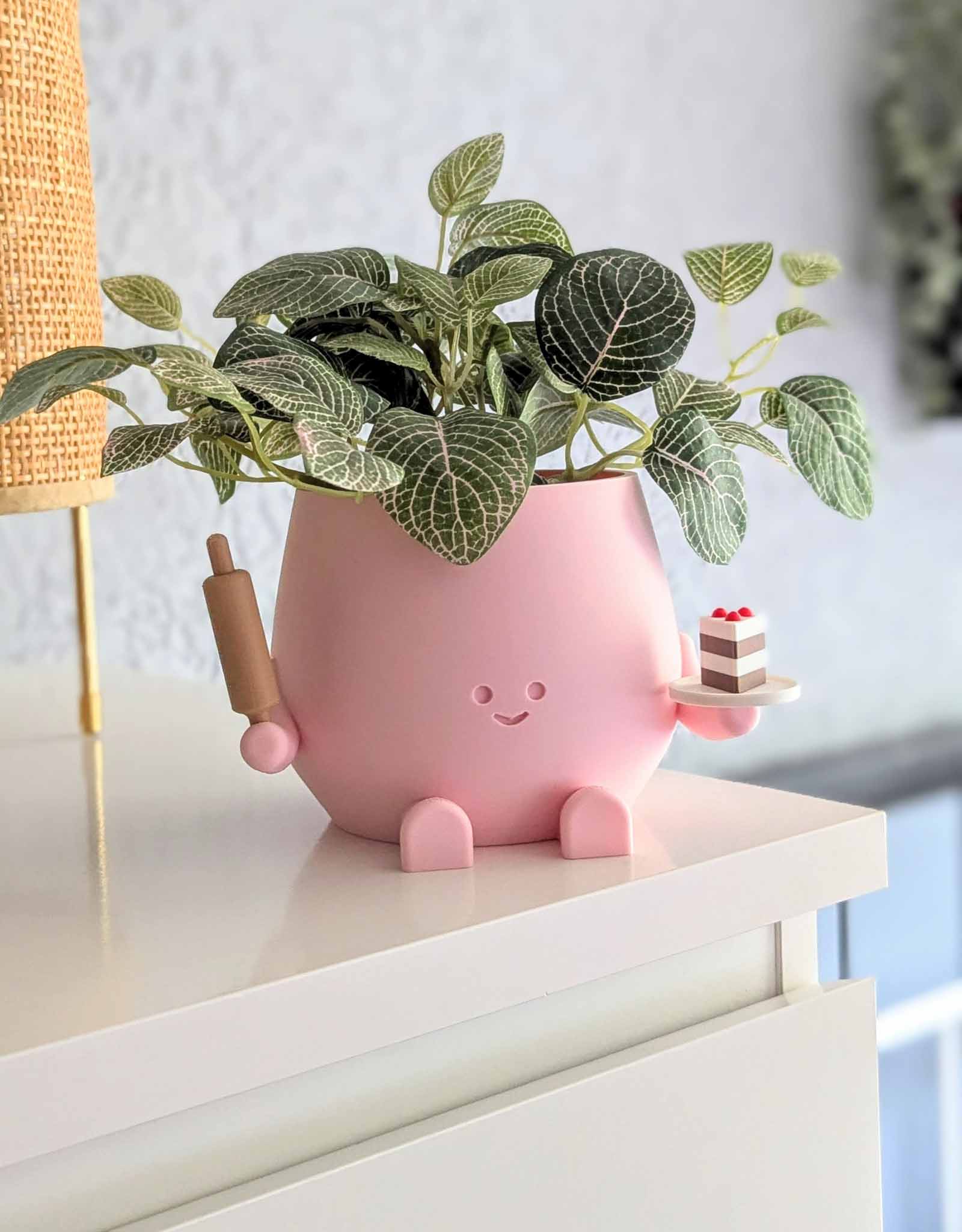 Happy baker plant pot