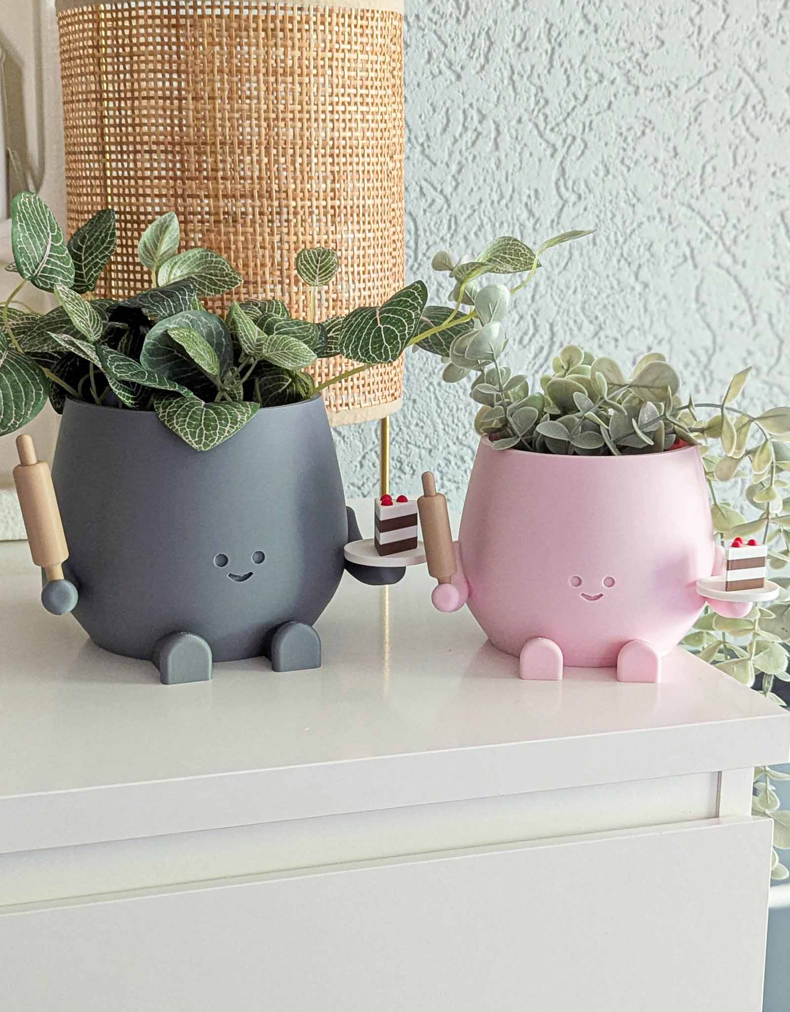 Happy baker plant pot