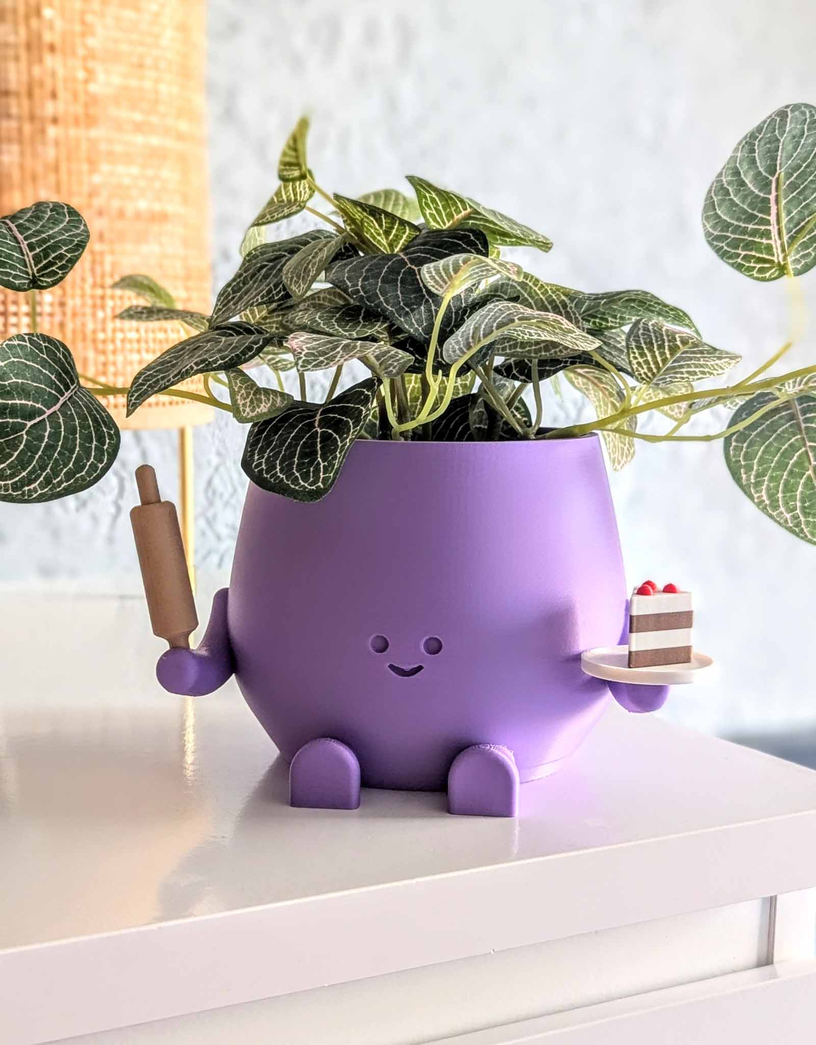 Happy baker plant pot
