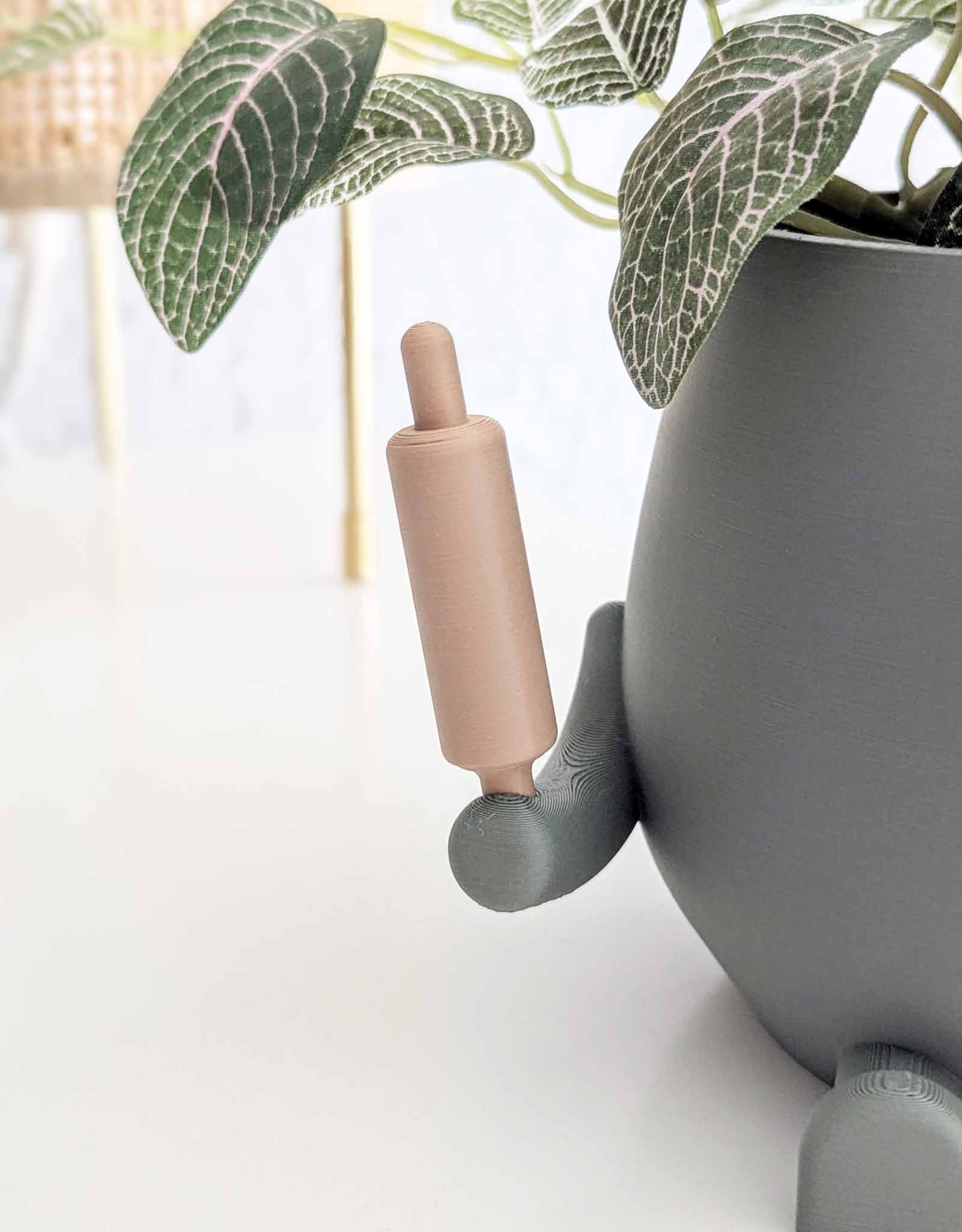 Happy baker plant pot