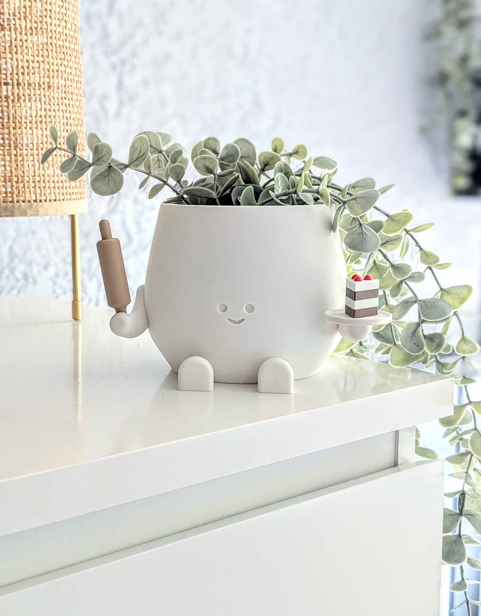 Happy baker plant pot
