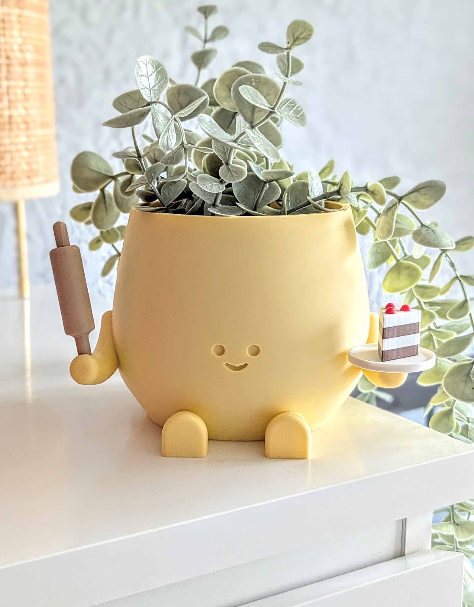Happy baker plant pot