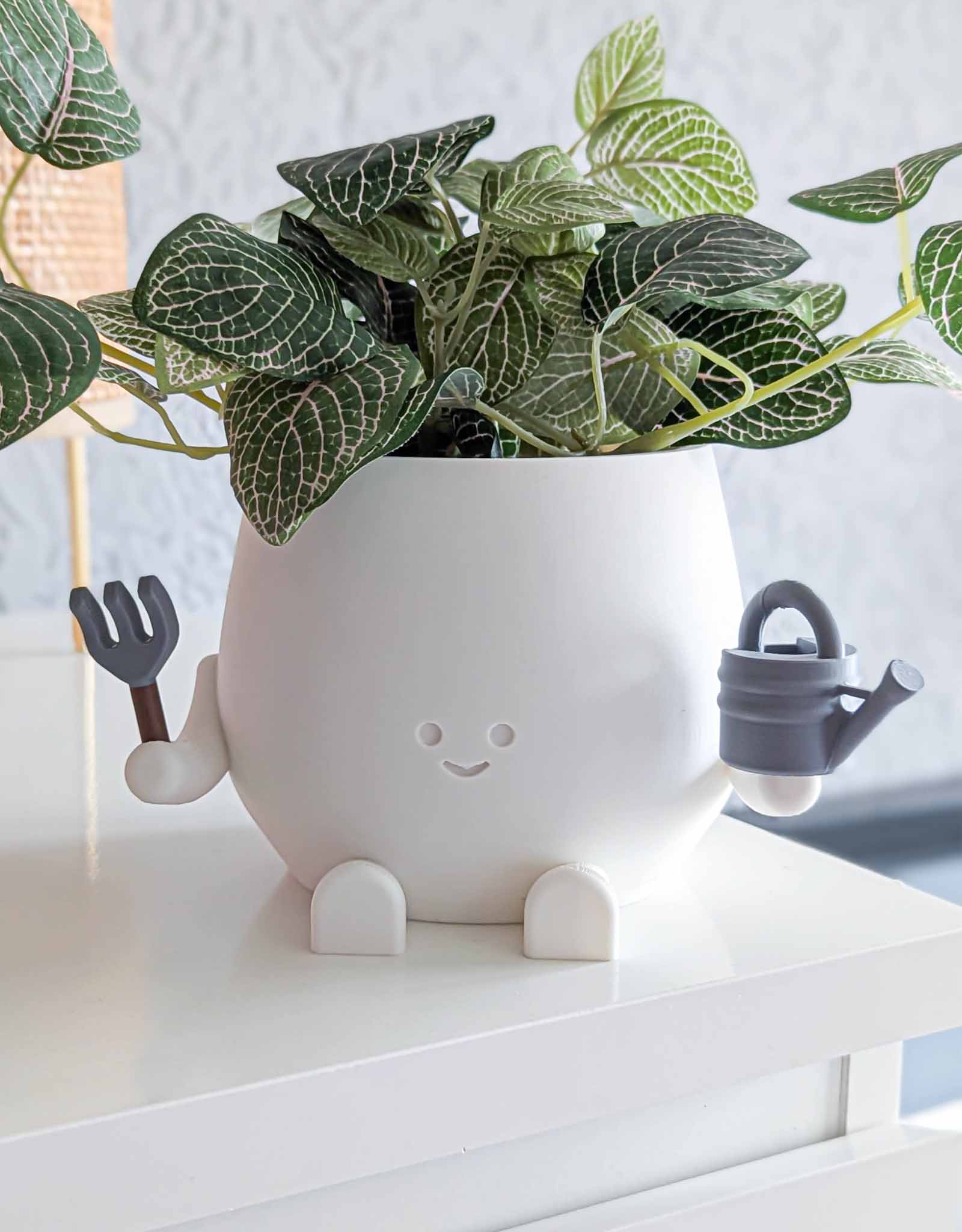 Happy gardener plant pot