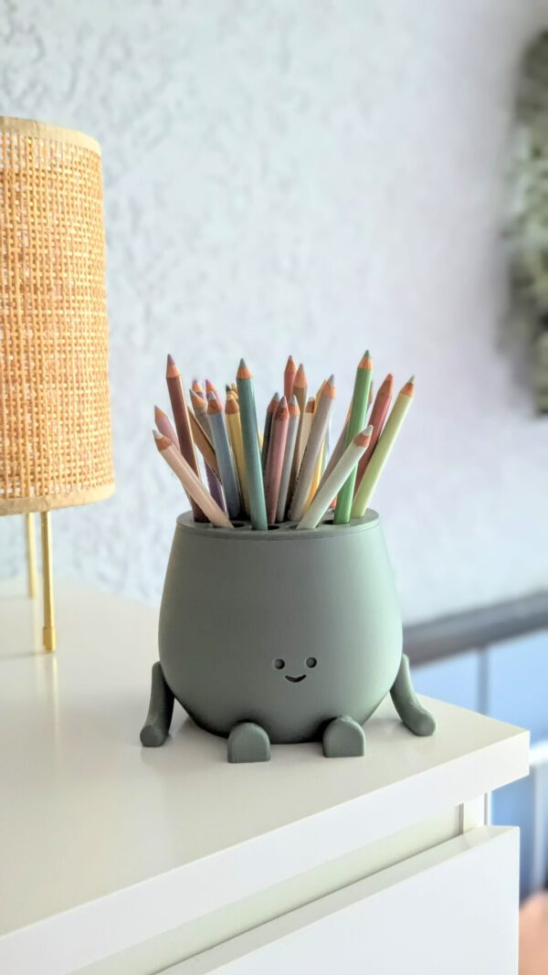 Happy face pencil holder - Image 3