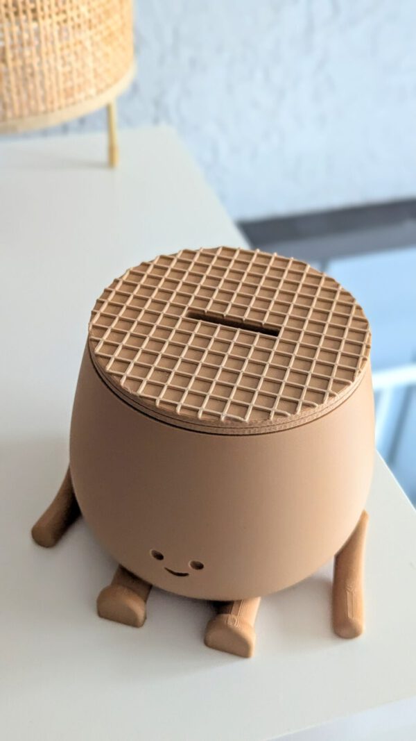 Happy face stroopwafel piggy bank - Image 3